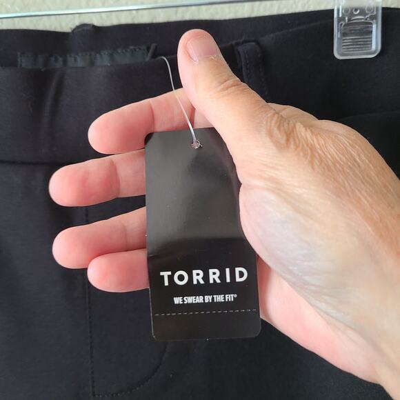 Torrid Black White Tuxedo Stripe Stretch Pull On Pant Size 2X NEW Ponte Cropped - Picture 7 of 13